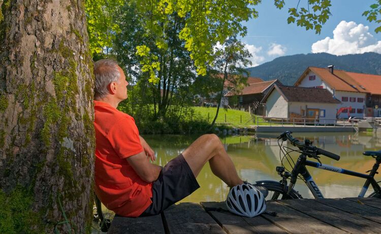 Gönnen Sie sich eine Rast am Altenauer Dorfweiher © Anton Brey