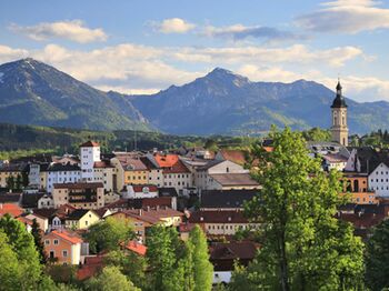 Idylisch liegt Traunstein am Fuße der Alpen © Stadt Traunstein