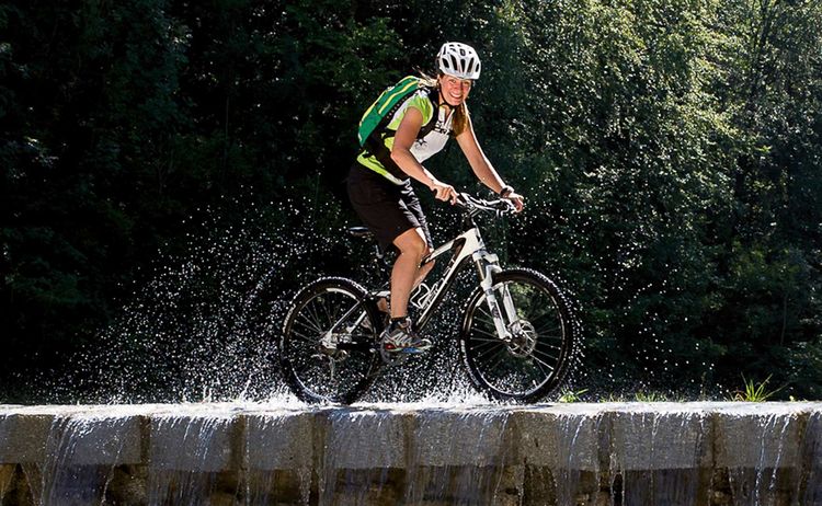 Den kühlenden Abstecher über den Wasserfall Jenbachtal © Kur- und Gästeinfo Bad Feilnbach