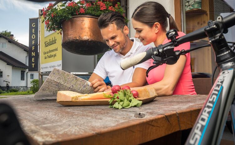 Brotzeit mit Allgäuer Käse © LRA LIndau Frederik Sams