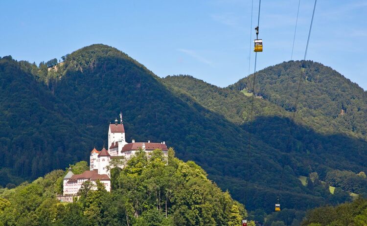 Schloss Hohenaschau und Kampenwandbahn, Aschau i.Chiemgau © Chiemsee-Alpenland Tourismus