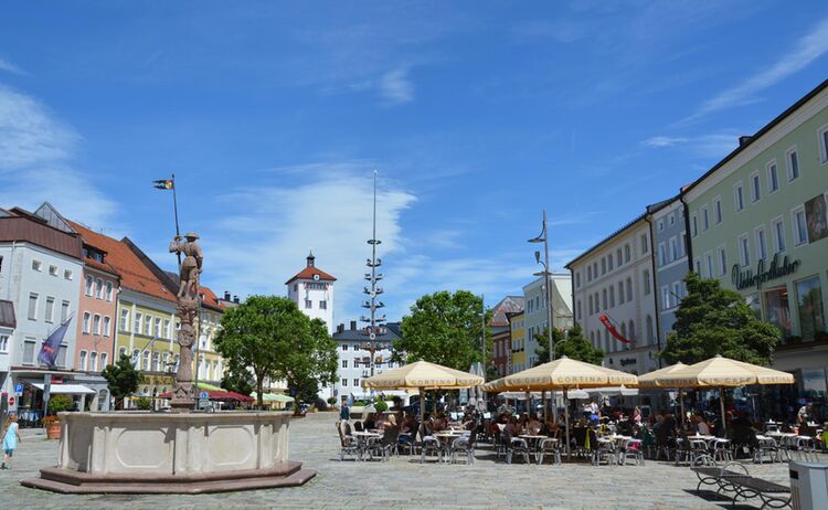 Am Stadtplatz in Traunstein lässt sich entspannt ein Päuschen einlegen © Stadt Traunstein